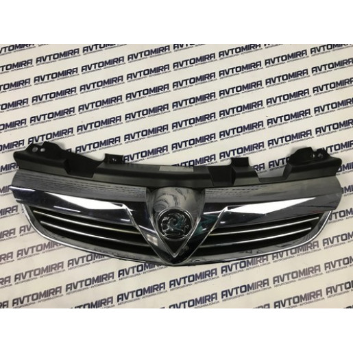 Решітка радіатора Opel Zafira B 2008-2011 13247331